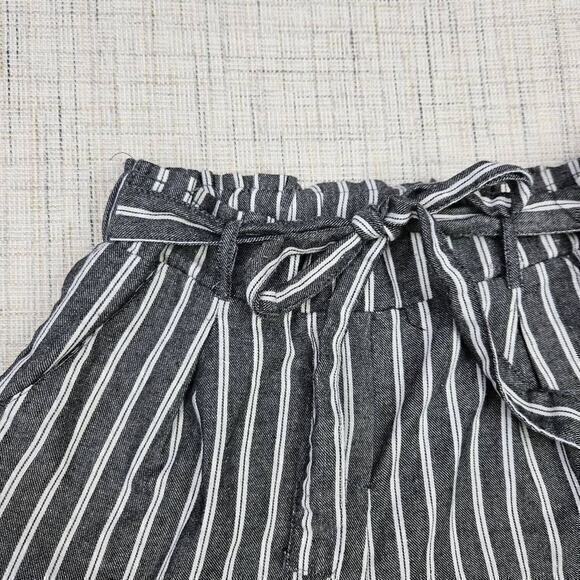 Ci Sono Striped High Waisted Gray White Tie‎ Waist Shorts Size Small - Picture 3 of 3
